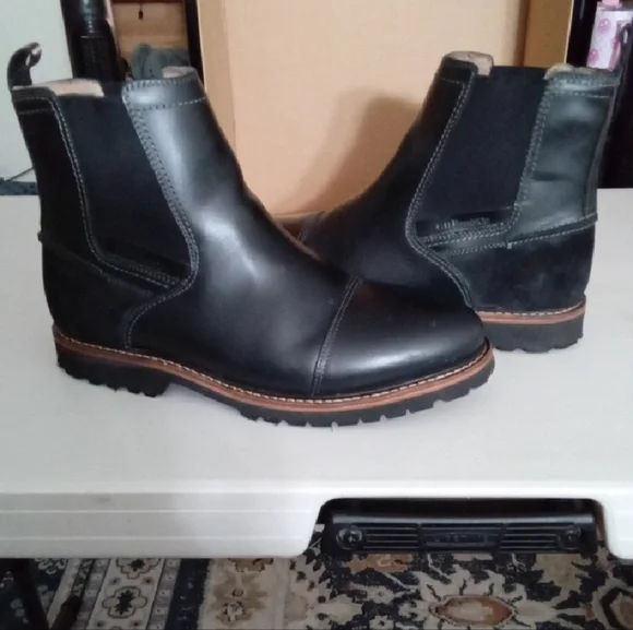 G.H. Bass & Co. Black and Brown Chelsea Boots - Picture 2 of 10